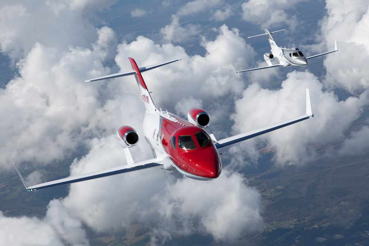 Os motores do HondaJet são montados nas asas e não na fuselagem, configuração que amplia o espaço interno da cabine (Divulgação)