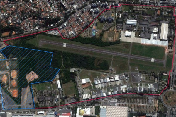 O espaço azul é onde será construído o parque e o museu no aeroporto Campo de Marte (FAB)