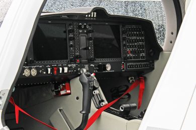 O DA62 pode ser operado apenas por um piloto (Ricardo Meier)