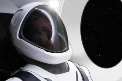 Elon Musk revela traje espacial da SpaceX