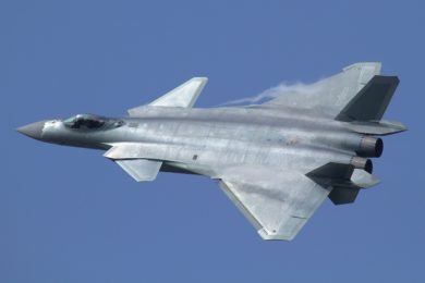 O J-20 é considerado um caça de quinta geração; o primeiro voo foi realizado em 2011 (Alert5)