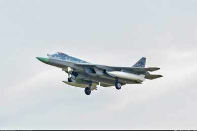 Novo protótipo do caça Sukhoi Su-57 aparece pela primeira vez