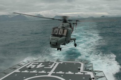 O Super Lynx foi projetado para operar a partir de embarcações (Marinha do Brasil)