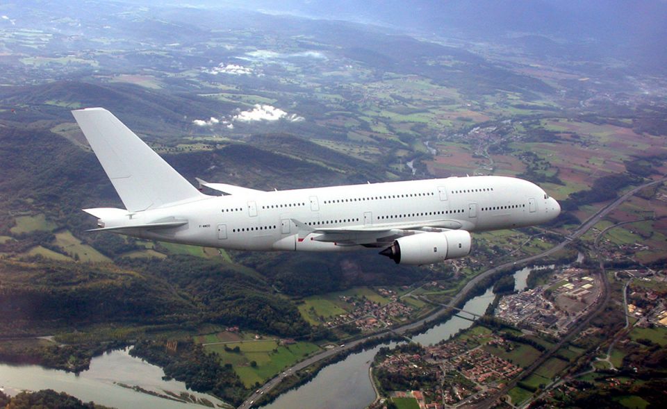 A Airbus construiu cinco protótipos para o programa de testes do A380. o modelo da foto é o segundo, fotografado em maio de 2005 (Airbus)