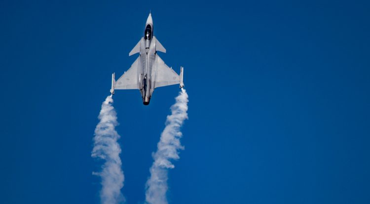 A Saab mostrou recentemente as habilidades do Gripen do festival Aeroindia (SAAB)