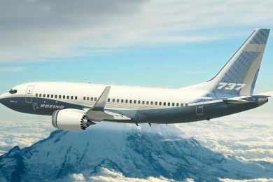 Os CSeries alcançam a disputa na categoria de jatos superiores; o CS300 concorre com o novo Boeing 737 MAX X (Boeing)
