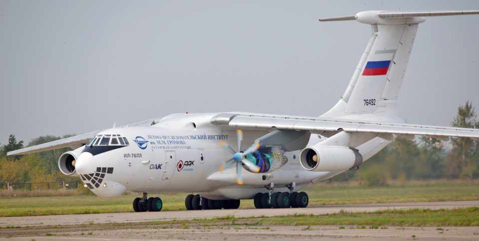 O motor turbo-hélice do IL-114-300 está sendo testado no "avião-laboratório" IL-76II (Rostec)