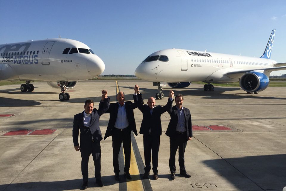 Executivos da Airbus e Bombardier celebram a parceria entre as empresas na fábrica do A320 no Alabama (AIrbus)