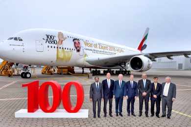 O 100º A380 da Emirates foi entregue na sede da Airbus na Alemanha (Airbus)
