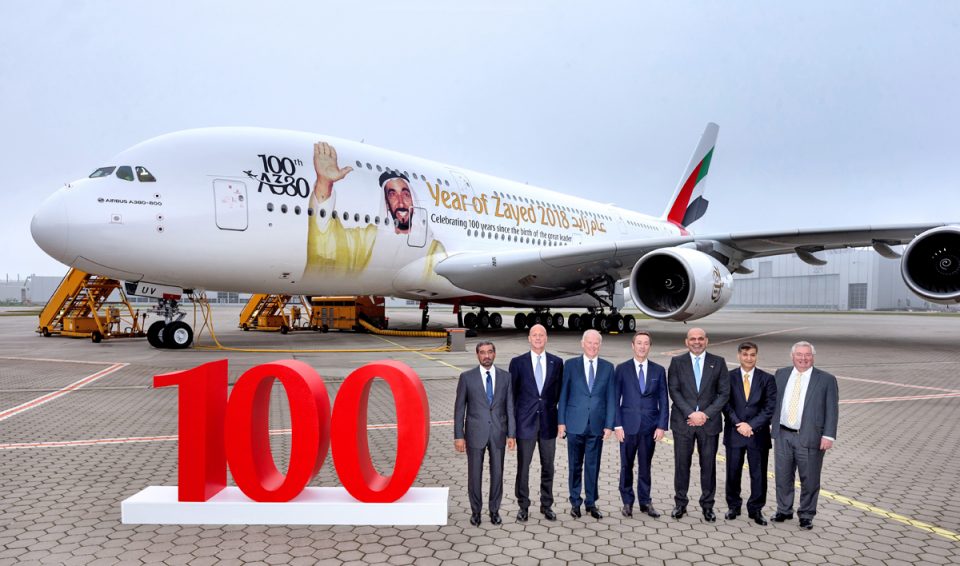O 100º A380 da Emirates foi entregue na sede da Airbus na Alemanha (Airbus)