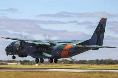 Novo avião de salvamento do Brasil participa das buscas ao submarino argentino