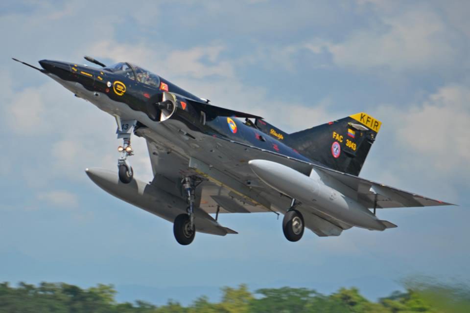 O Kfir, fabricado em Israel, é uma "cópia melhorada" do caça francês Mirage III (facmilitar)