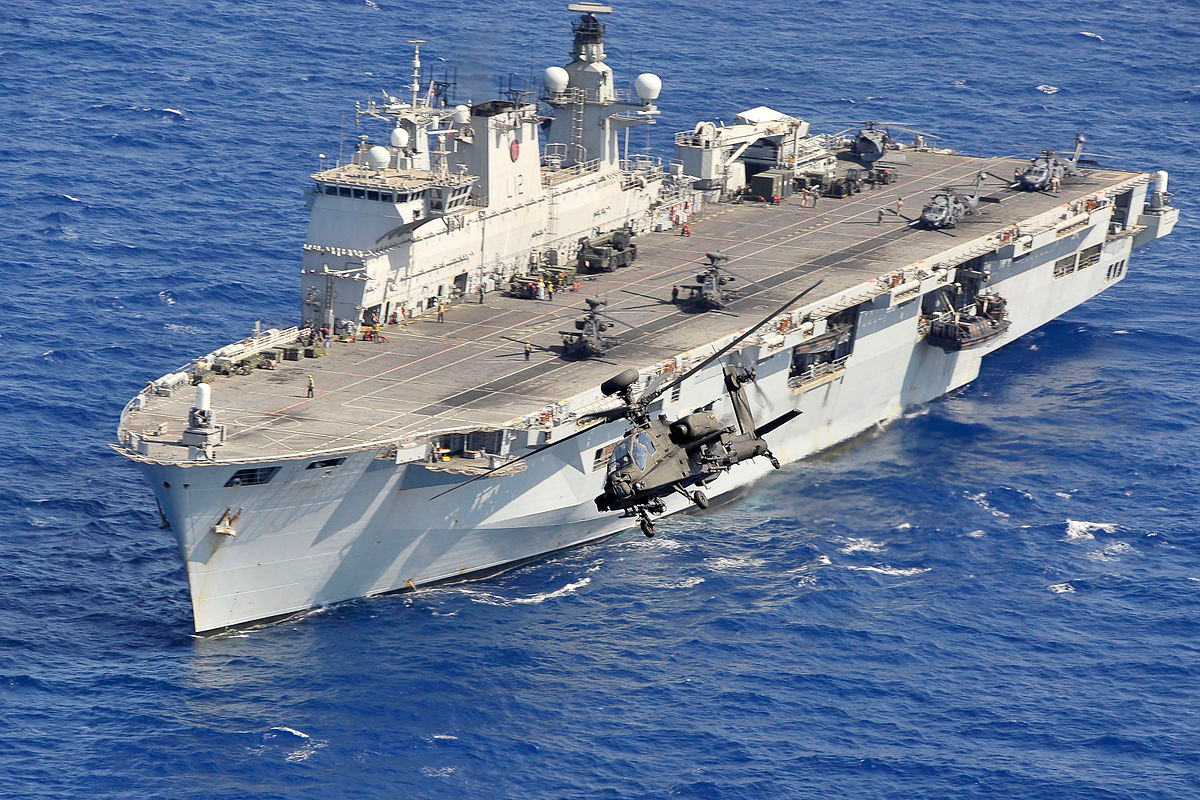 O HMS Ocean pode receber helicópteros ou então aviões capazes de decolar e pousar na vertical (Divulgação)