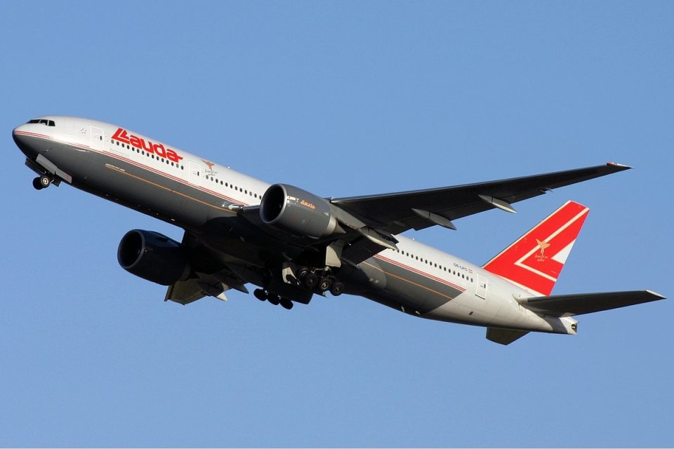 Boeing 777-200 com as cores da Lauda Air; jato voava da Áustria até a Austrália (Montague Smithy)