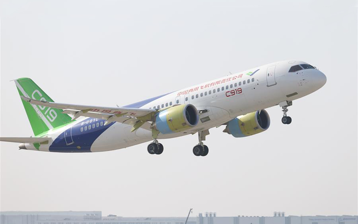 O jato chinês COMAC C919 voou pela primeira vez em maio de 2017 (Xinhua)