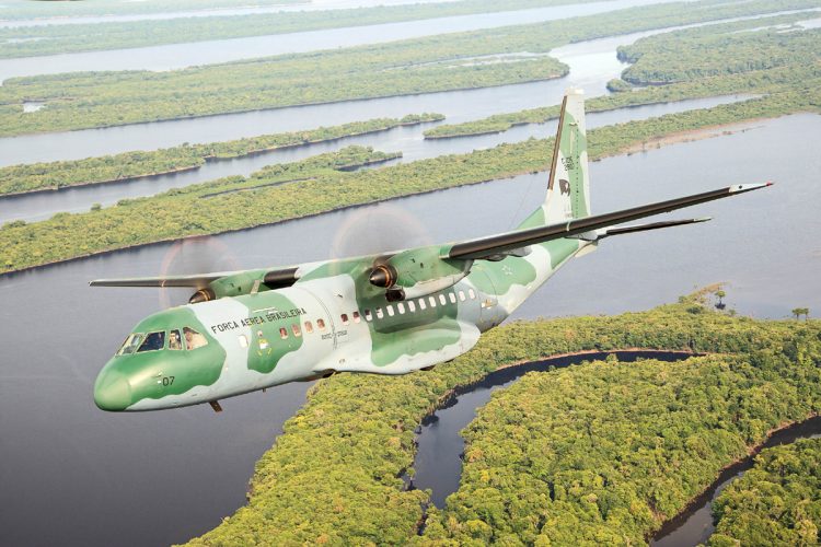 Mini-Hercules: C-105 Amazonas na configuração de transporte (FAB)