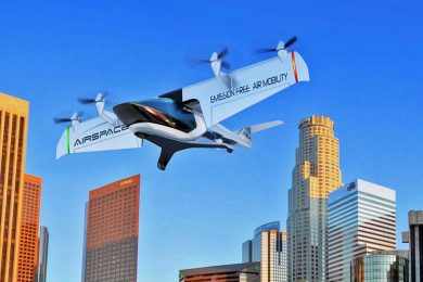 Empresa americana revela drone de passageiros em salão de carros