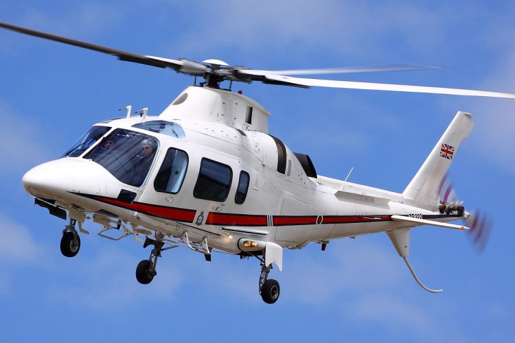 A Airshuttle também oferece voos de helicóptero; o modelo AW109 é um dos disponíveis (Tim Felce)