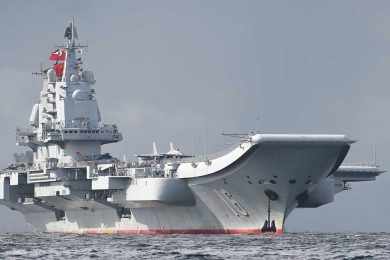 A Marinha da China conta atualmente com um porta-aviões em serviço, o Liaoning (foto), e trabalhar para finalizar um segundo até 2020 (Divulgação)