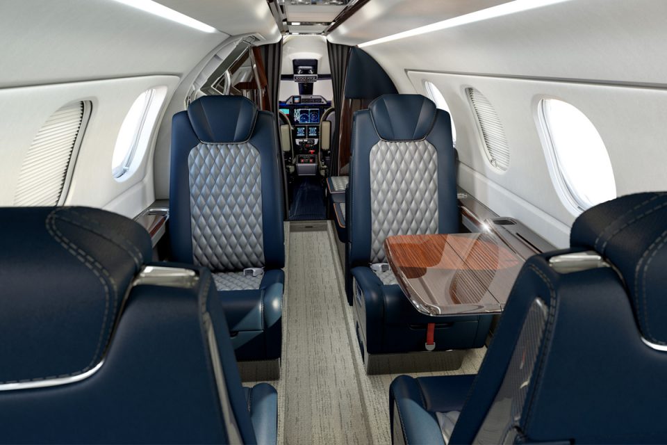 O Phenom 300E pode transportar seis passageiros (Embraer)