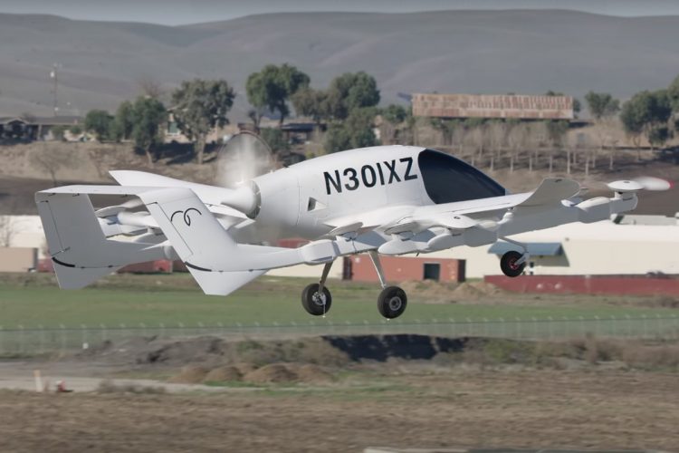 Segundo a Kitty Hawk, o Cora pode alcançar 150 km/h e tem autonomia de 100 km (Reprodução/Youtube)