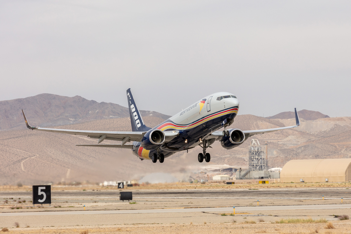 O 737-800BCF pode decolar com até 23,9 toneladas de cargas (Boeing)