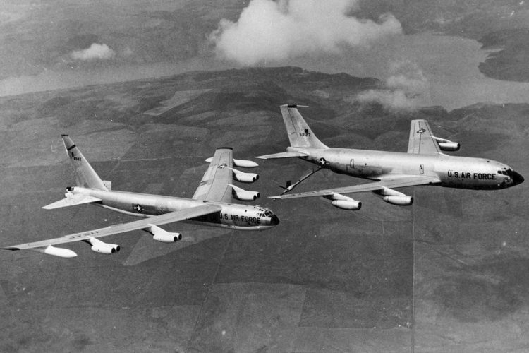 Os KC-135 Stratotanker foram introduzidos em 1957 (USAF)
