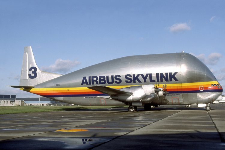 O Boeing Super Guppy já foi peça fundamental na cadeia produtiva da Airbus (Michel Gilliand/Wikimedia)