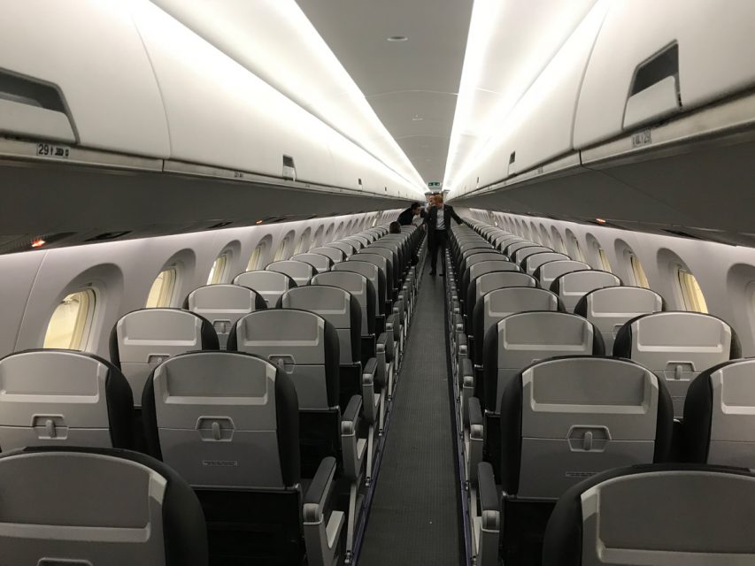 O E190-E2 pode ser equipado com até 114 assentos (Thiago Vinholes)