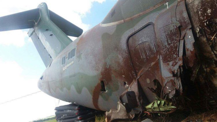 O protótipo 001 do KC-390 saiu da pista em Gavião Peixoto enquanto realizava testes em solo (Poder Aéreo)