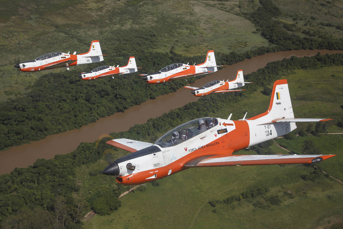Os Tucanos da FAB são usados no treinamento de novos pilotos na AFA, em Pirassununga - SP (FAB)