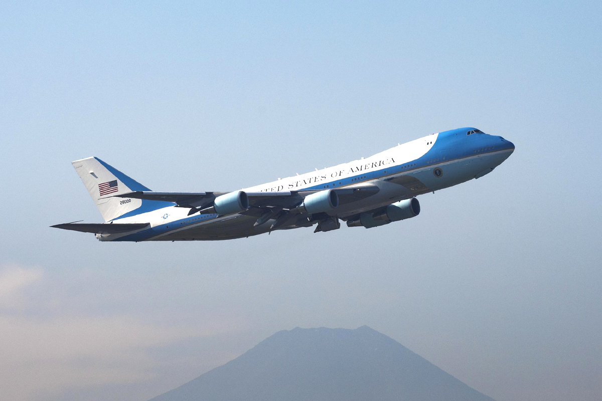 O Air Force One atual é baseado no 747-200; dois jatos operam nessa função desde 1990 (USAF)