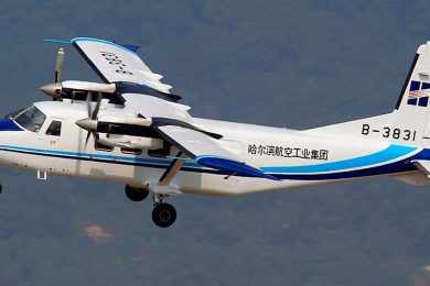 O Harbin Y-12 voa a velocidade de cruzeiro de 250 km/h e tem autonomia de 1.300 km (Divulgação)