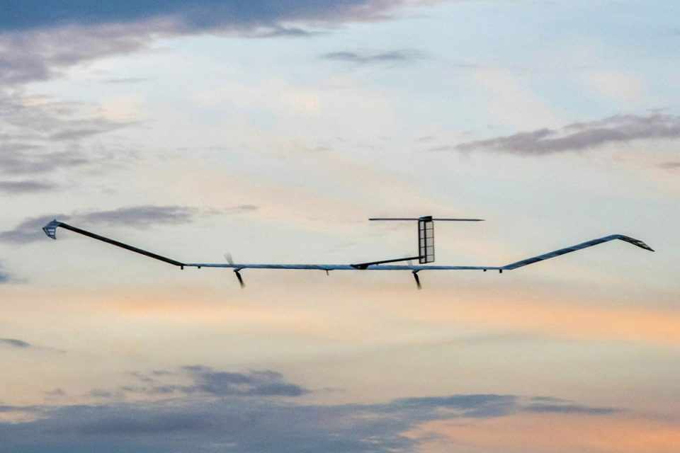 O avião solar da Airbus tem 25 metros de envergadura, mas pesa apenas 75 kg! (Airbus)