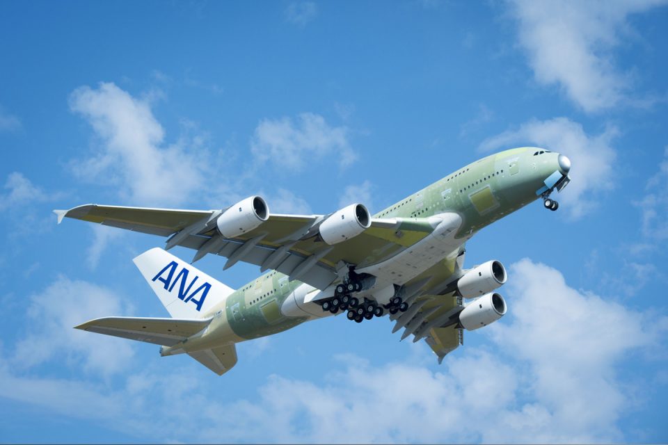 O primeiro A380 da ANA voou para a fábrica da Airbus em Hamburgo, onde será finalizado (Airbus)