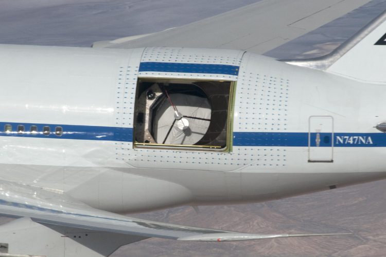 A aeronave é equipada com um telescópio infravermelho (NASA)
