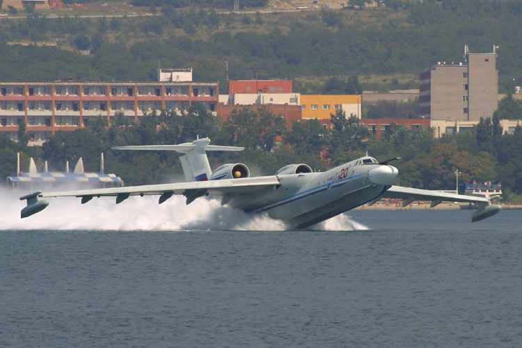 Turquia freta dois aviões russos Be-200ES para combate a incêndios