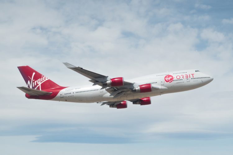 O 747 "Cosmic Girl" serviu como avião comercial com esse mesmo nome com a Virgin Atlantic (Virgin Orbit)