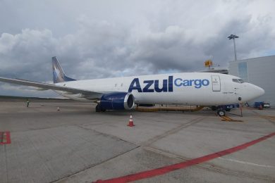 A Azul arrendou dois jatos 737-400F para acompanhar o crescimento da Azul Cargo Express (Divulgação)