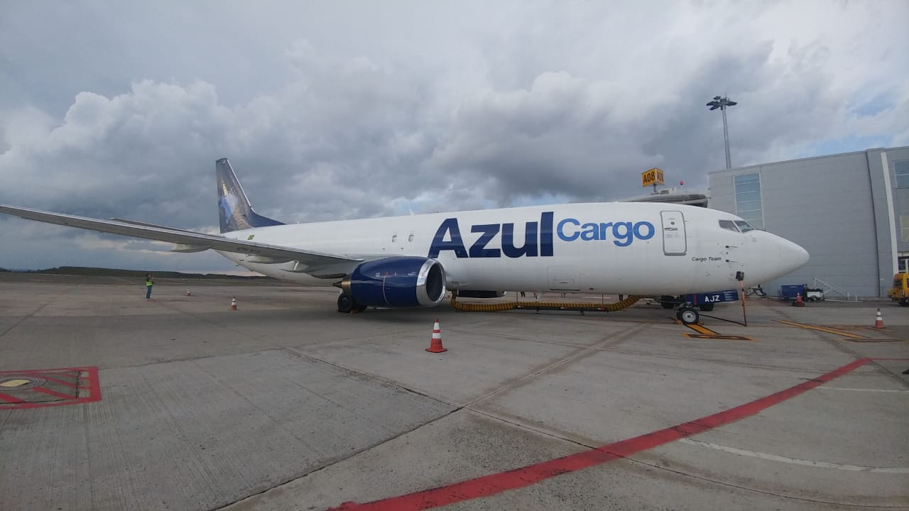 A Azul arrendou dois jatos 737-400F para acompanhar o crescimento da Azul Cargo Express (Divulgação)