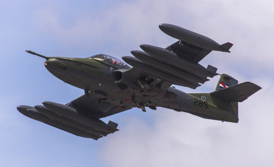 A força aérea do Uruguai participa da Cruzex com os veteranos jatos A-37 Dragonfly (FAB)