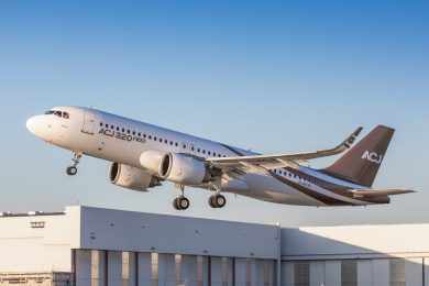 O ACJ320neo transporta até 25 passageiros, enquanto a versão comercial pode receber quase 200 ocupantes (Airbus)