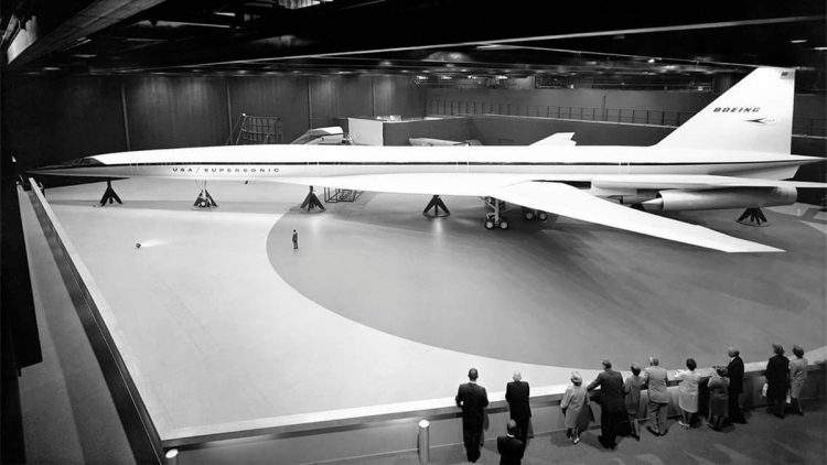 O Boeing 2707 era projetado para ser maior e mais veloz que o Concorde (Divulgação)