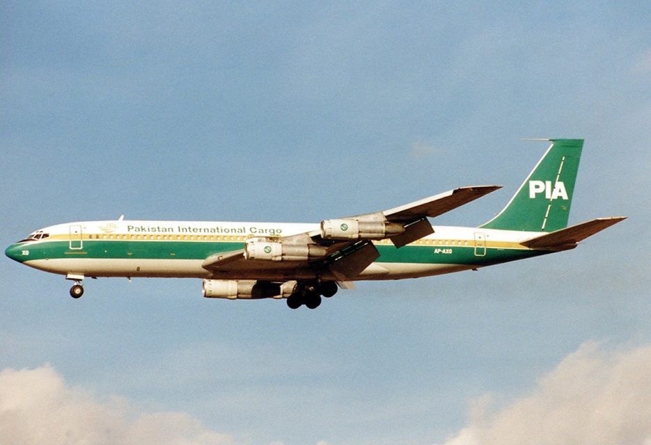 O Shanghai Y-10 foi desenvolvido a partir do processo de engenharia reversa de um 707 acidentado da  companhia Pakistan International Airlines (JetPix/Creative Commons)