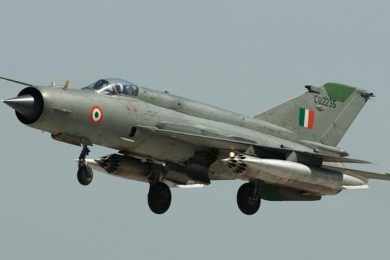 O Paquistão afirma ter derrubado dois caças MiG-21 da Índia, que confirma apenas um abate