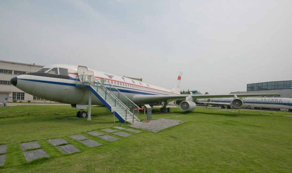 O Y-10 usado nos testes de voo está preservado no museu de ciência e tecnologia de Xangai (Zhangmingda/Creative Commons)