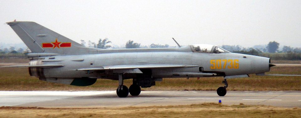 O F-7 já é um avião antigo na China: o primeiro voo aconteceu em 1966, 10 anos depois do MiG-21 original 
