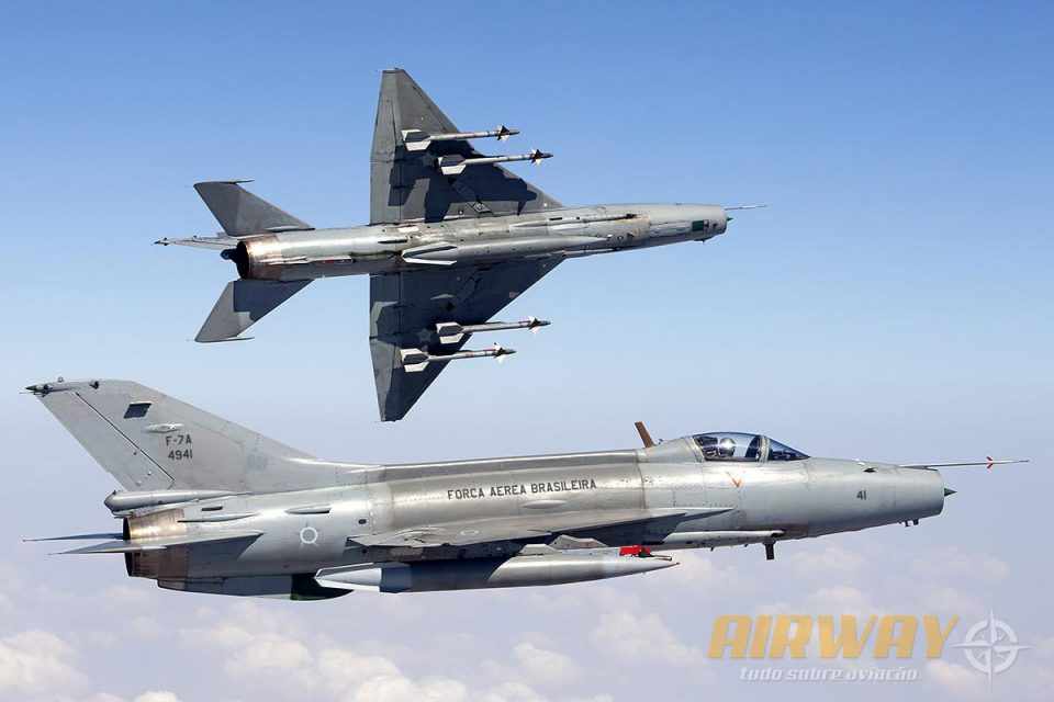 Projeção de como poderia ser o Chengdu F-7 com as cores da FAB 