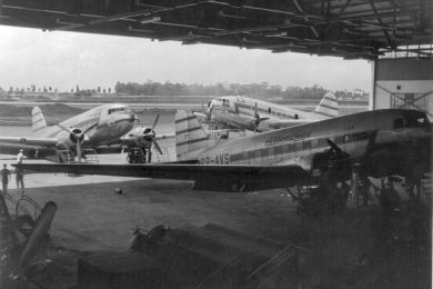 Dois DC-3 e um C-46 da Real, estacionados no aeroporto de Congonhas
