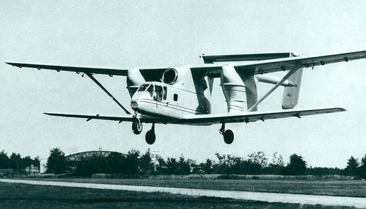 O M-15 voava a velocidade de cruzeiro de 140 km/h, o que lhe rendeu o título de avião a jato mais lento da história (Divulgação)
